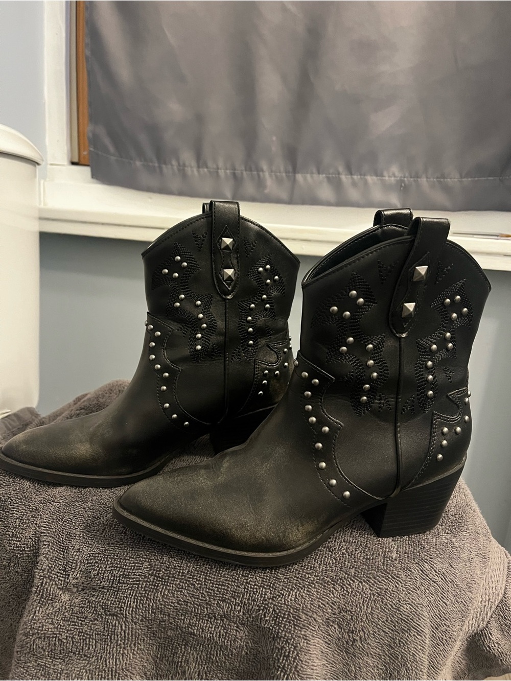 New Forever 21 Distress Black Studded Western Ankle Boots